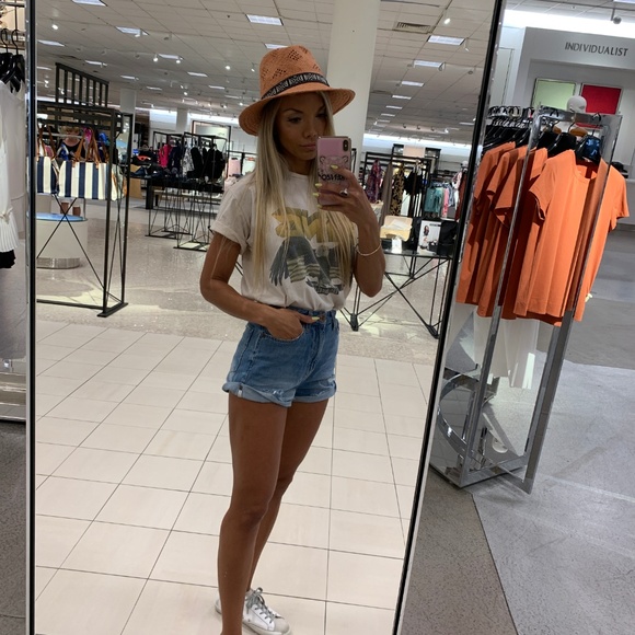 Meet Your Posher, Kimberly - Picture 2 of 5